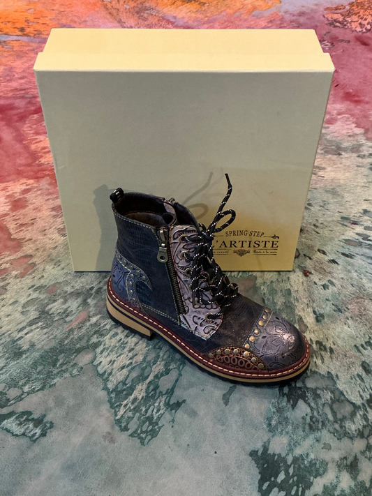 L’artiste Multicolor Lace up Boot